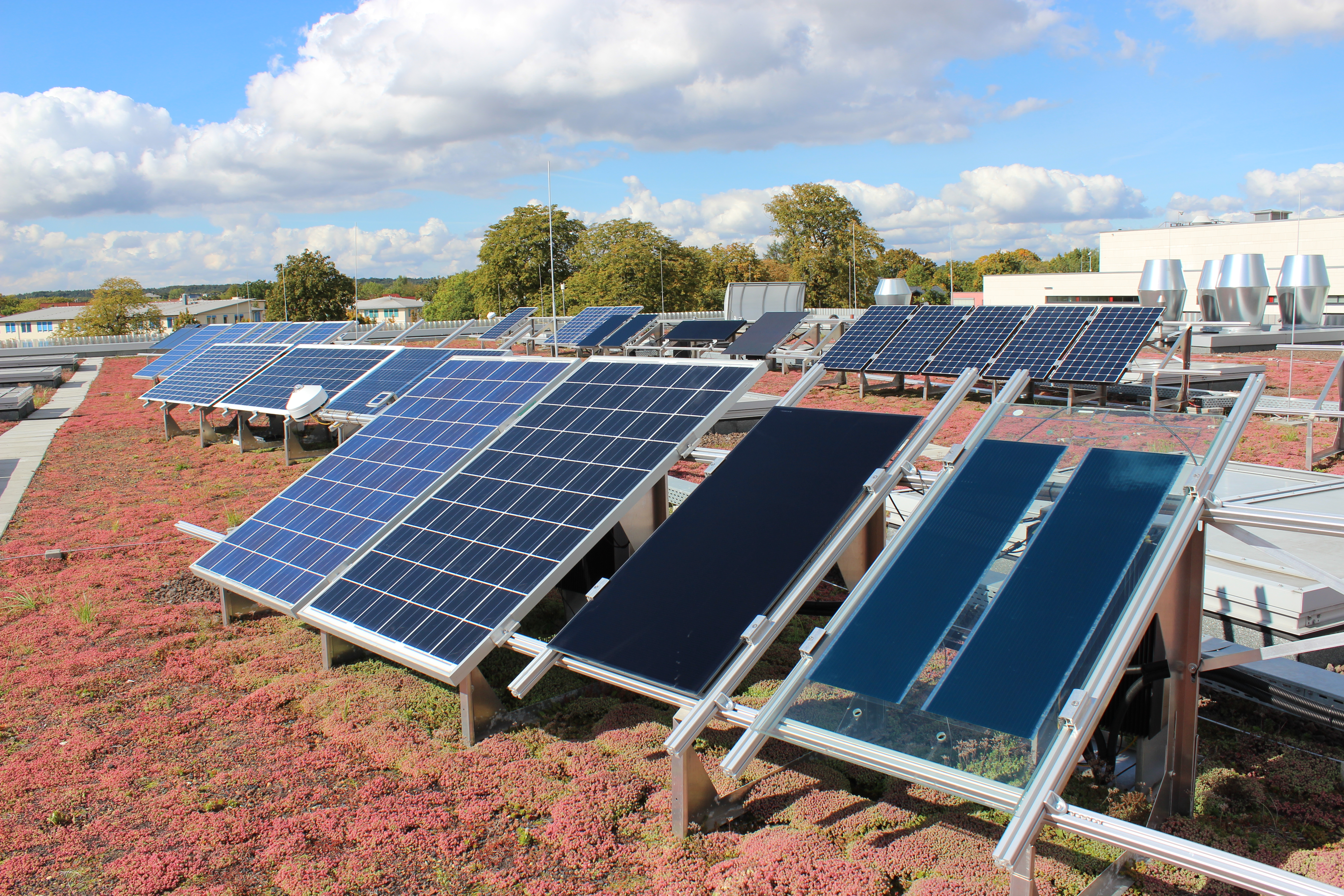 PV-Testfeld auf dem Dach des Fraunhofer CSP